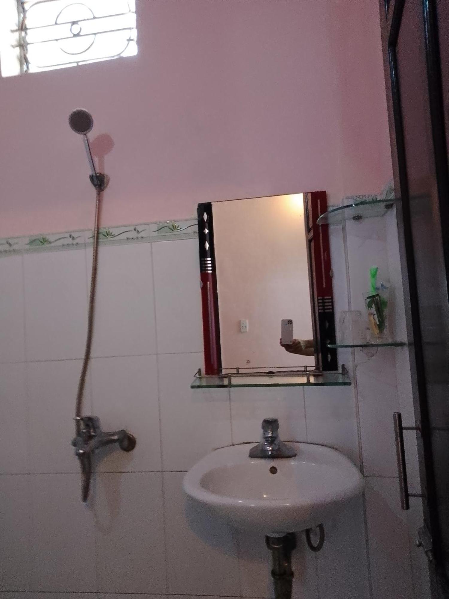 Nha Nghi Hang Nga 洞海 外观 照片