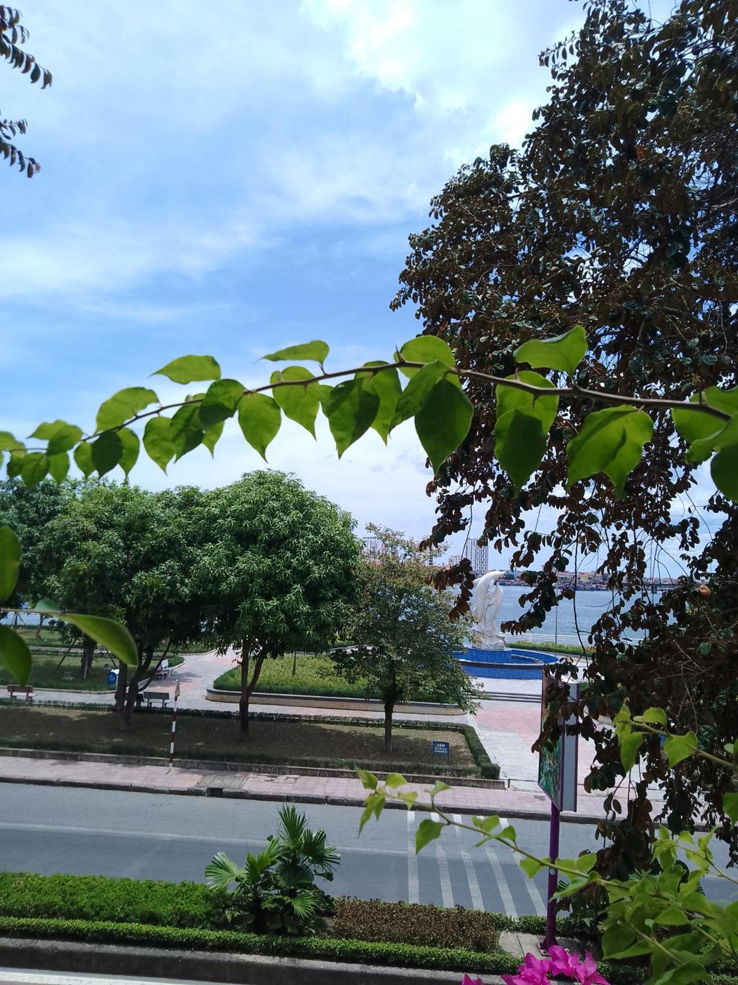 Nha Nghi Hang Nga 洞海 外观 照片