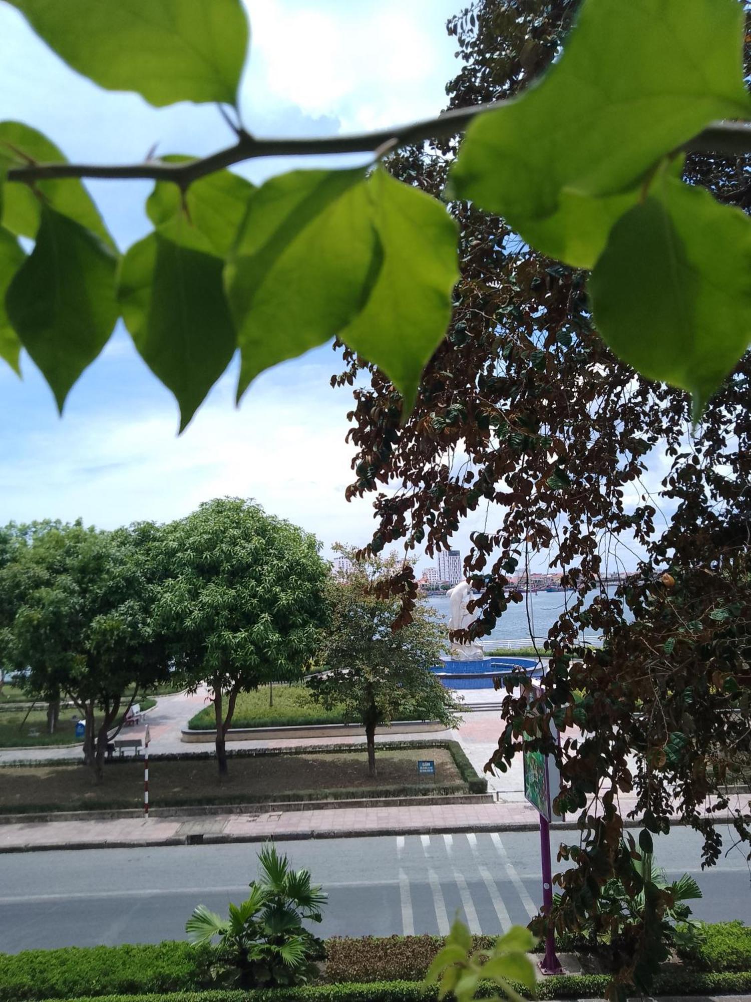 Nha Nghi Hang Nga 洞海 外观 照片