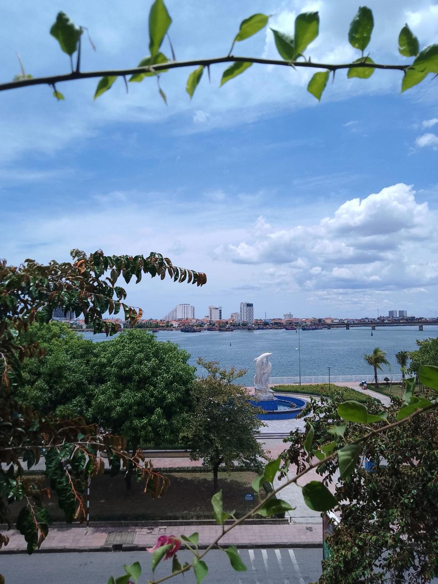 Nha Nghi Hang Nga 洞海 外观 照片
