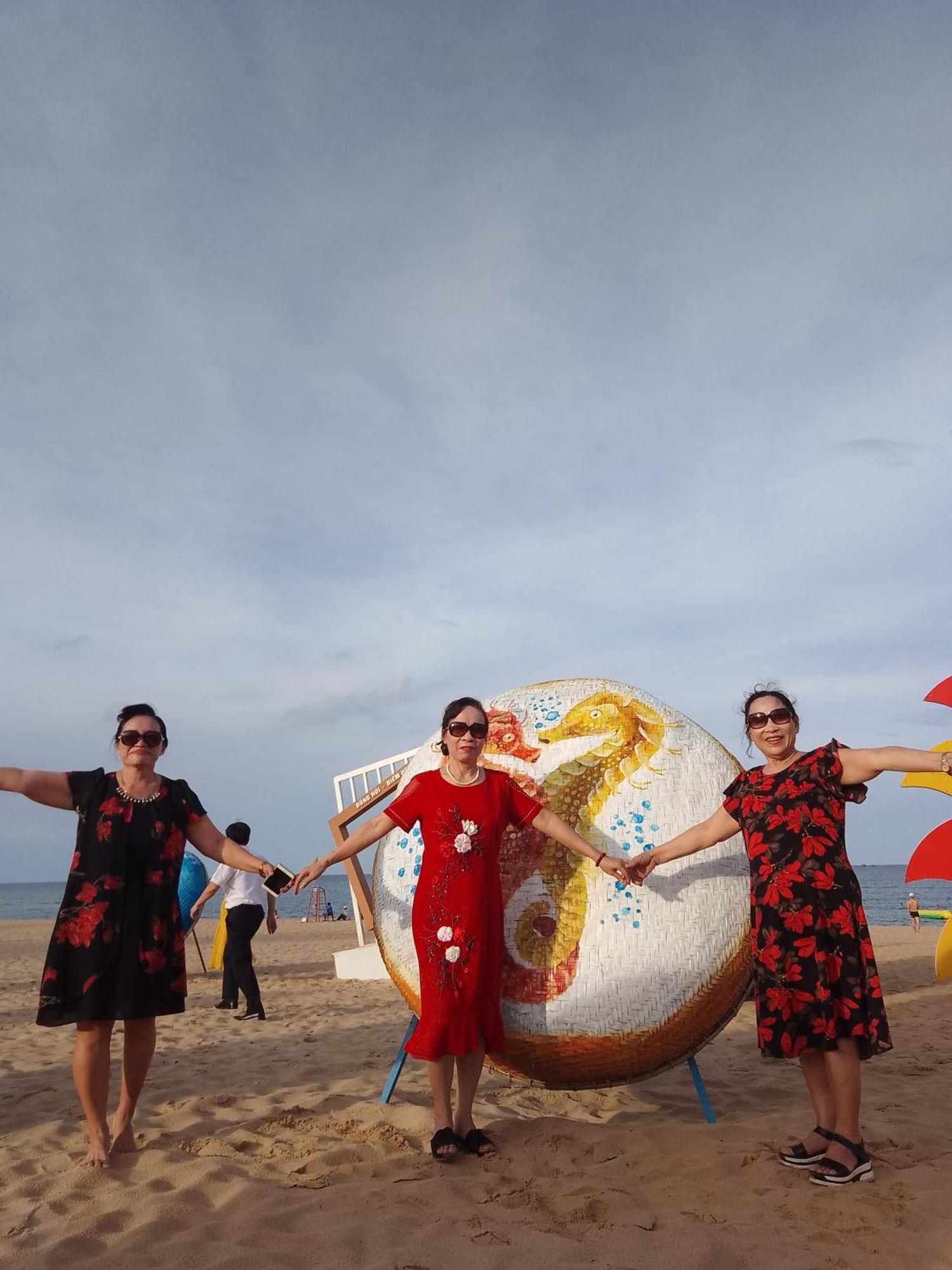 Nha Nghi Hang Nga 洞海 外观 照片
