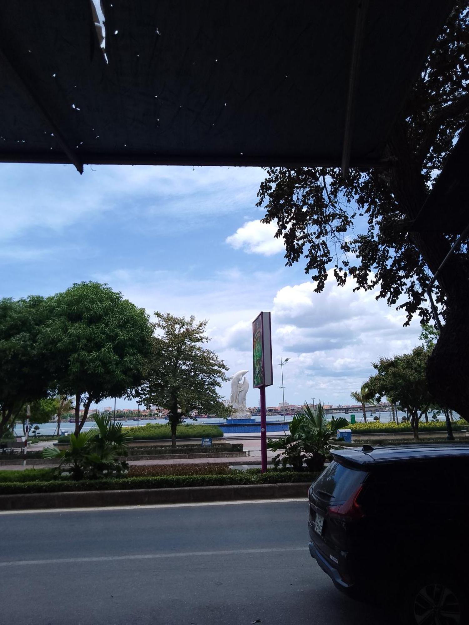 Nha Nghi Hang Nga 洞海 外观 照片