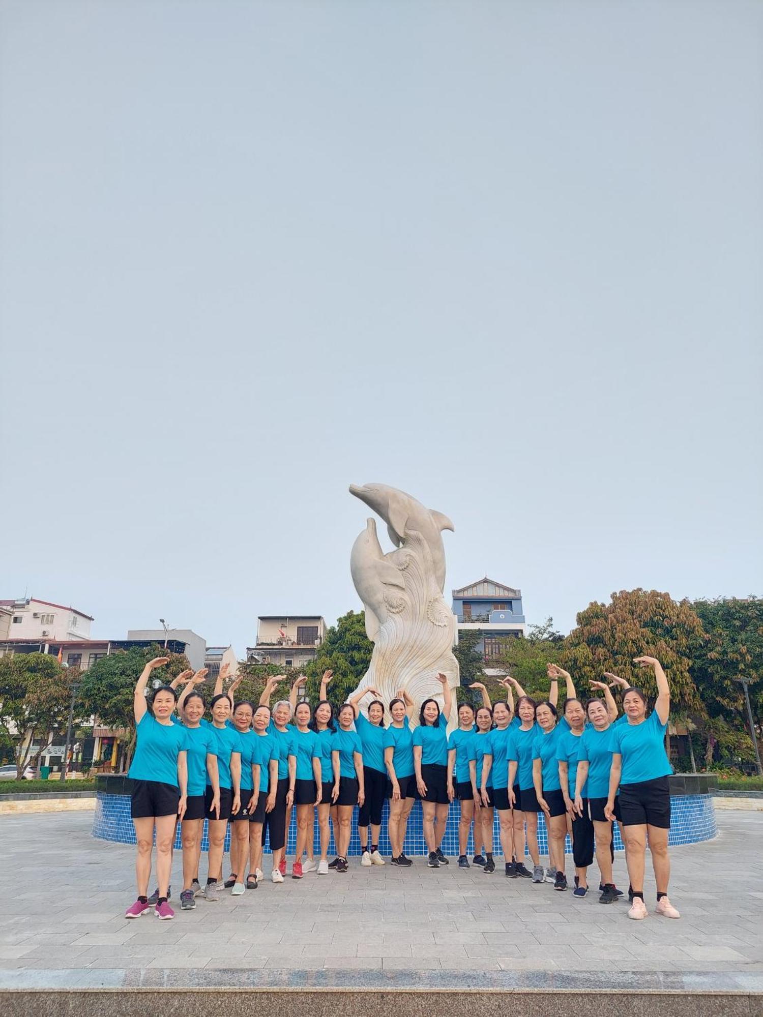 Nha Nghi Hang Nga 洞海 外观 照片